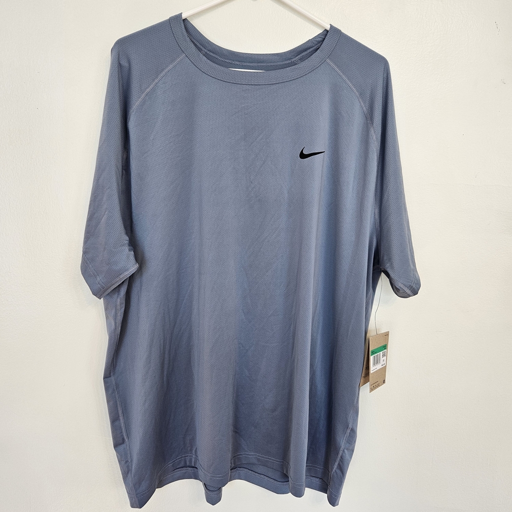 Nike Men's Gray Short Sleeve Tee